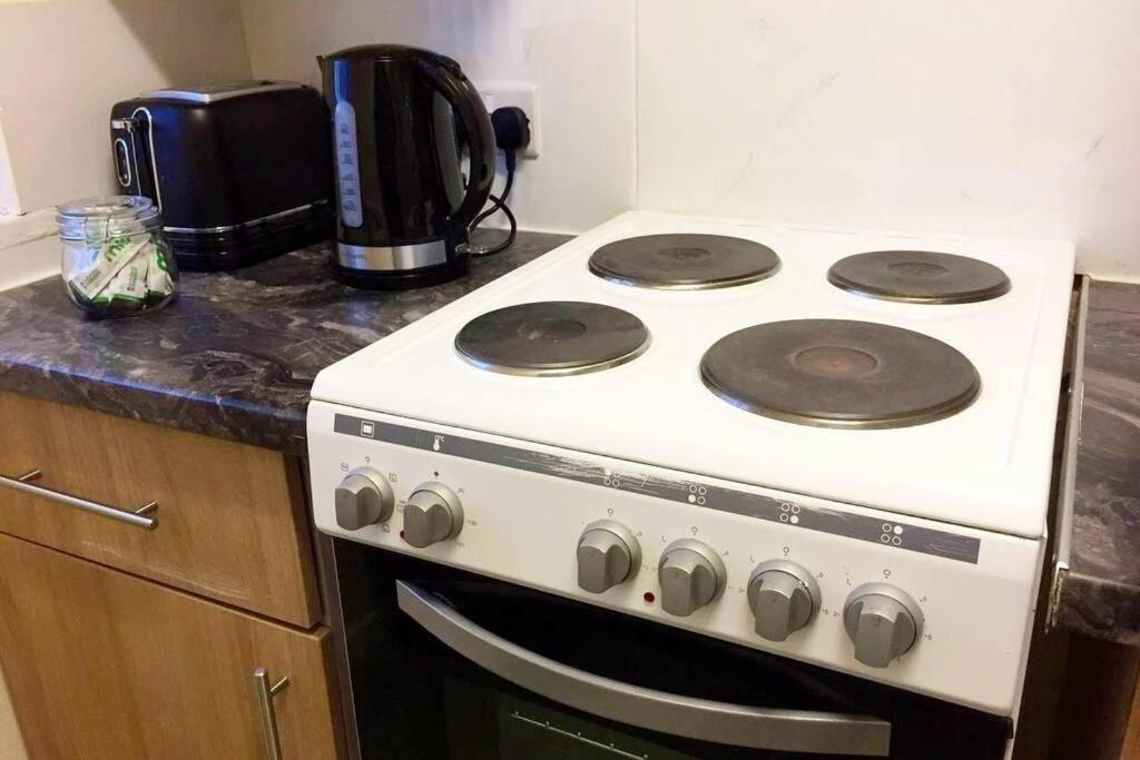 Апартаменты Conveniently Situated 1Bed Apt In Stretford Манчестер Экстерьер фото