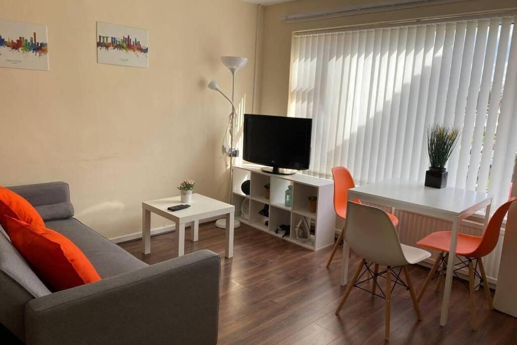 Апартаменты Conveniently Situated 1Bed Apt In Stretford Манчестер Экстерьер фото