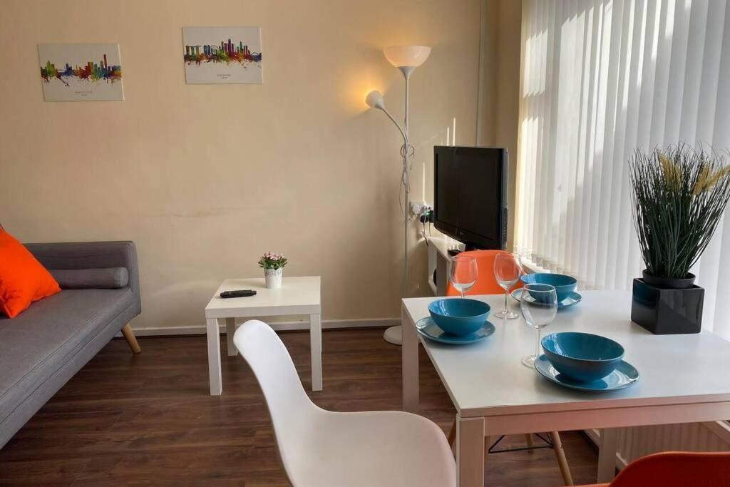 Апартаменты Conveniently Situated 1Bed Apt In Stretford Манчестер Экстерьер фото